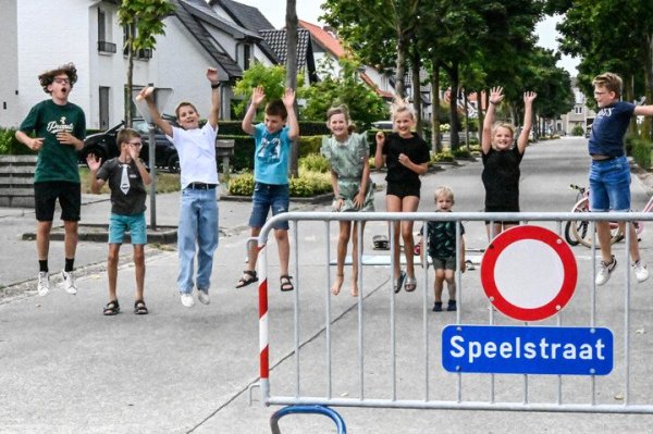 kinderen in speelstraat